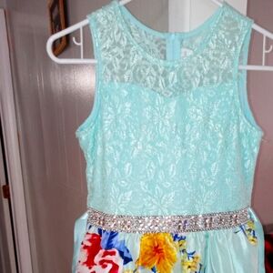 Girls size 16 gorgeous summer dress